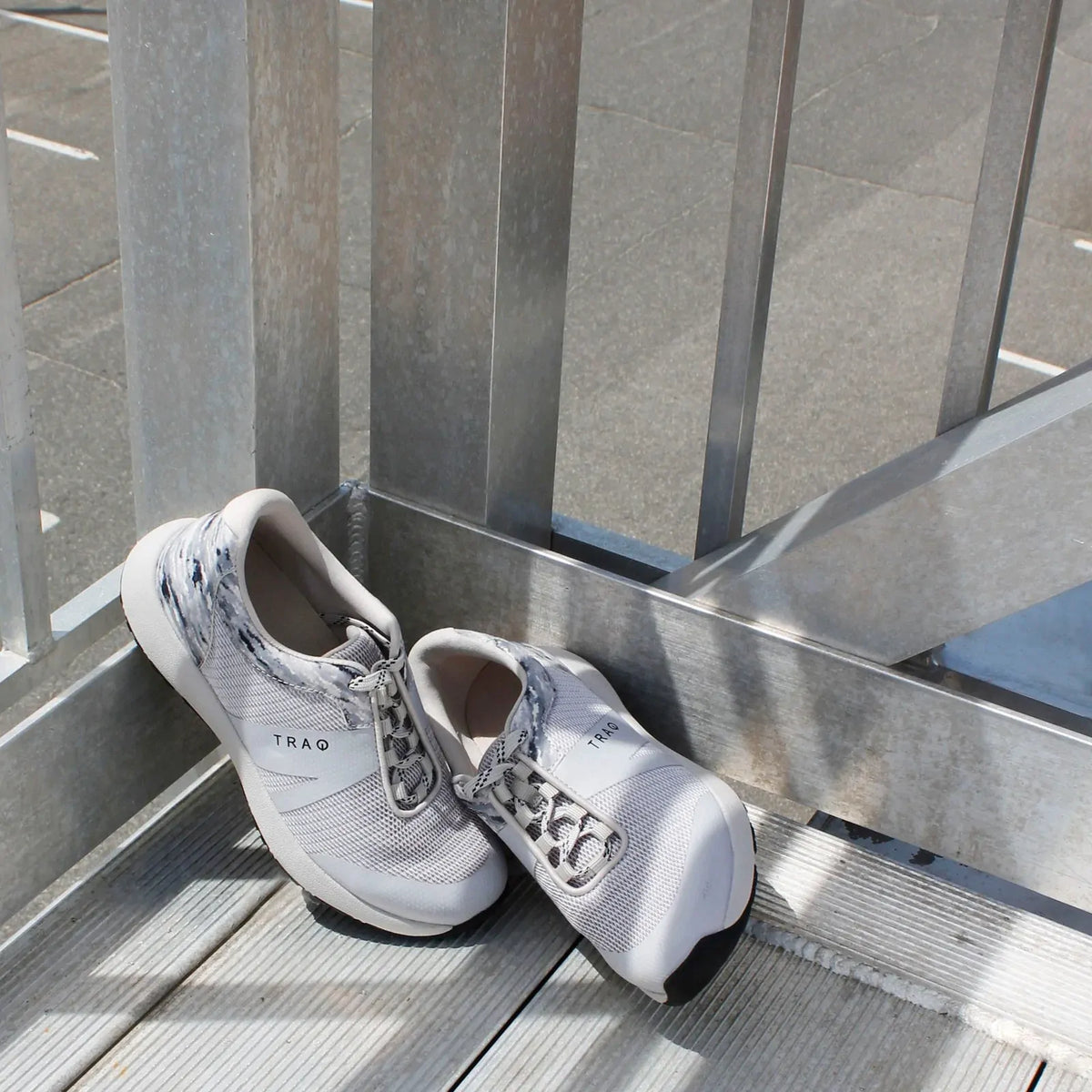 TRAQ Intent 2 Womens Walking Shoes Q-Flow2 Mesh Slip-Resistant in Cloudy Grey