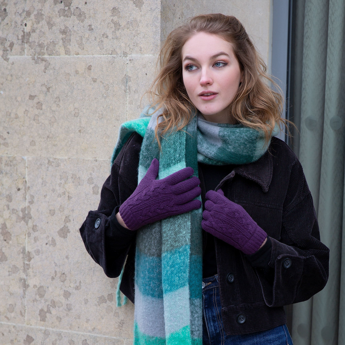 Dents Womens Cable Knit Cosy-Lined Gloves in Amethyst