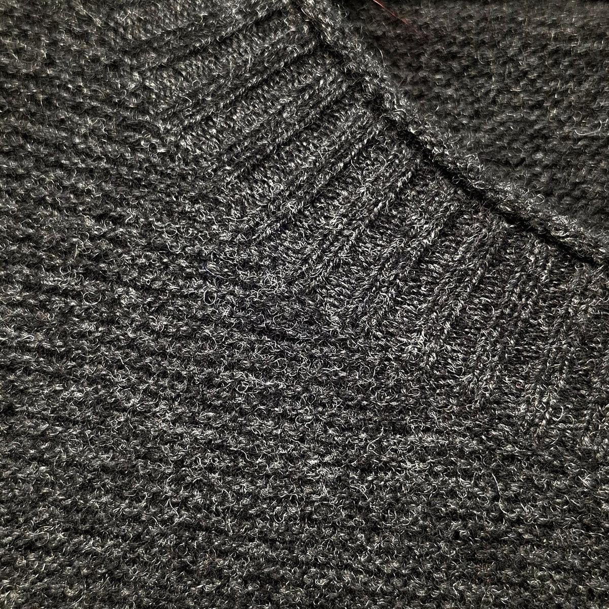 Luxury Cashmere Wool Horizontal Rib Pullover Jumper (Textured Knit) in Charcoal