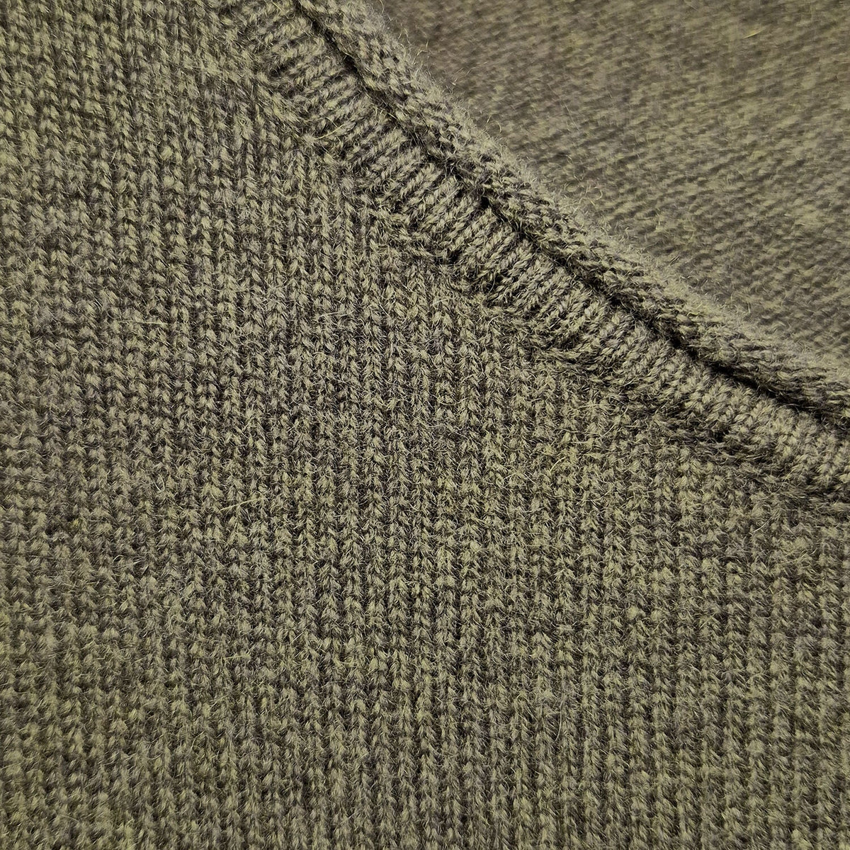Luxury Cashmere Wool Pullover Jumper (Fine Knit) in Green