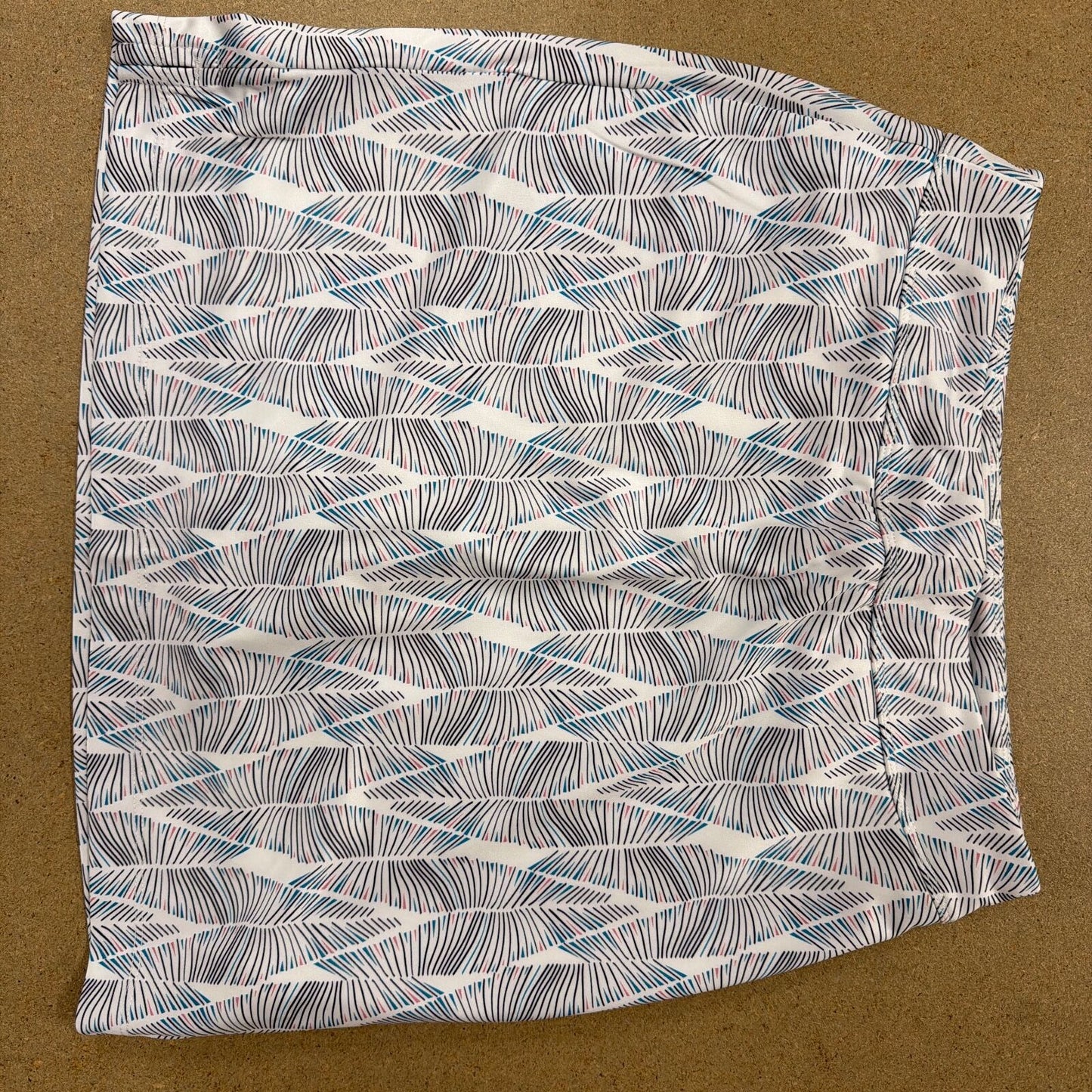 Greg Norman Womens 18" Plume Print Essential Golf Knit Skort in White