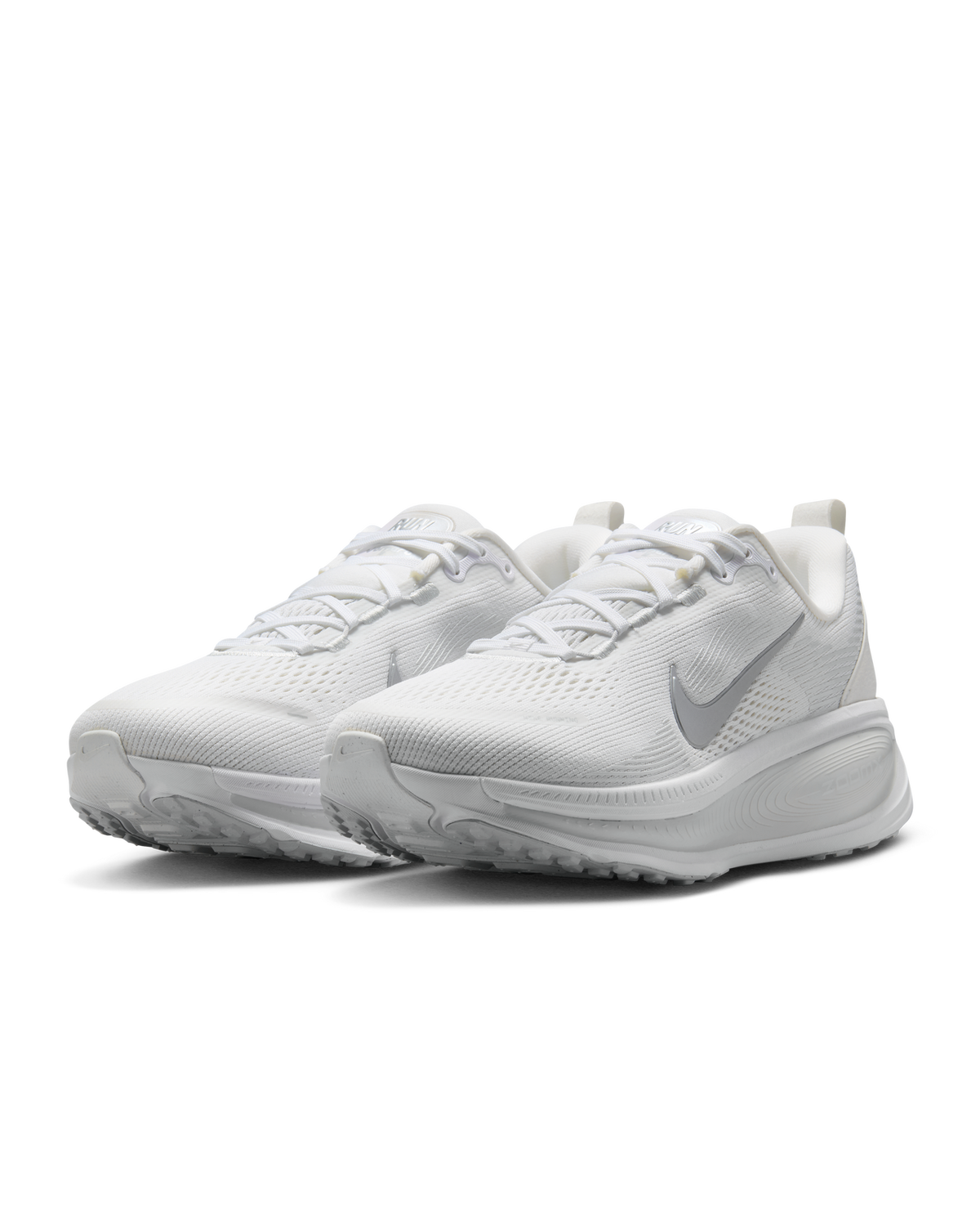 Nike Womens Vomero 18 Road Racing Shoes Sneakers in White/Photon Dust/Summit White/Metallic Silver
