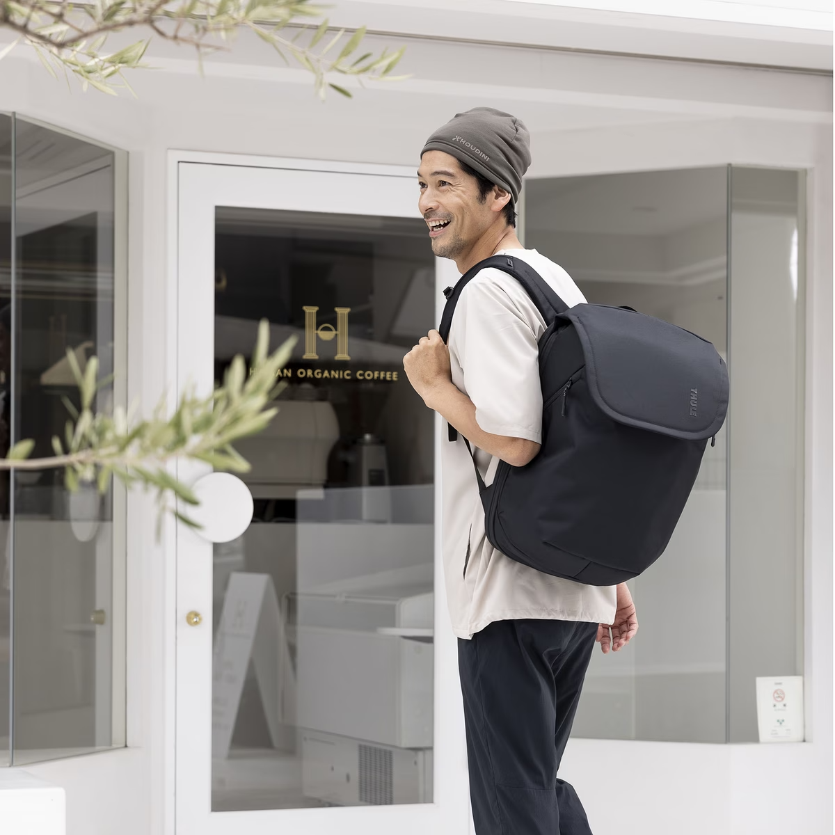 THULE Subterra 26L Travel Expandable Backpack Bag in Vetiver Grey